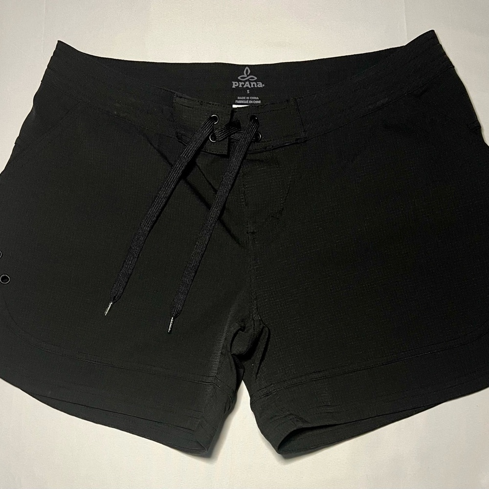 Prana Black Athletic Shorts with Adjustable Fit EUC size Small